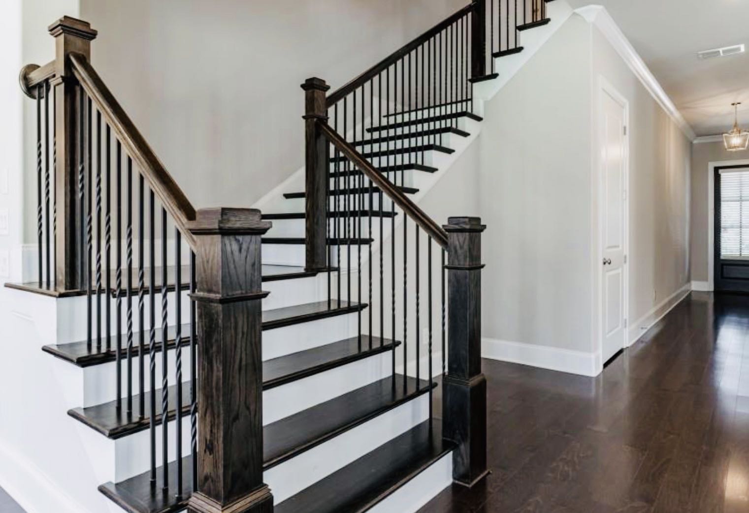 Single Twist Iron Baluster image 5