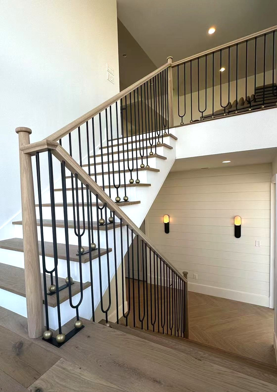 Aurea Orb Plain Round Bar Iron Baluster