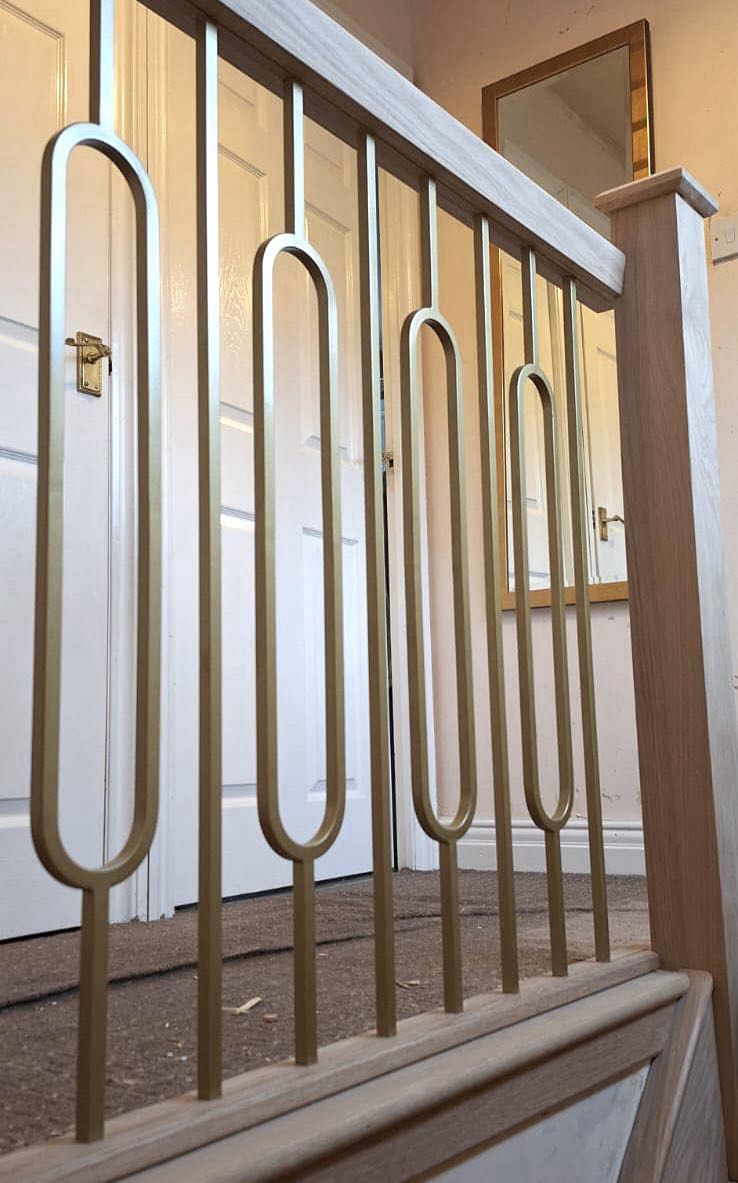 Oval Iron Baluster in Olde Brass