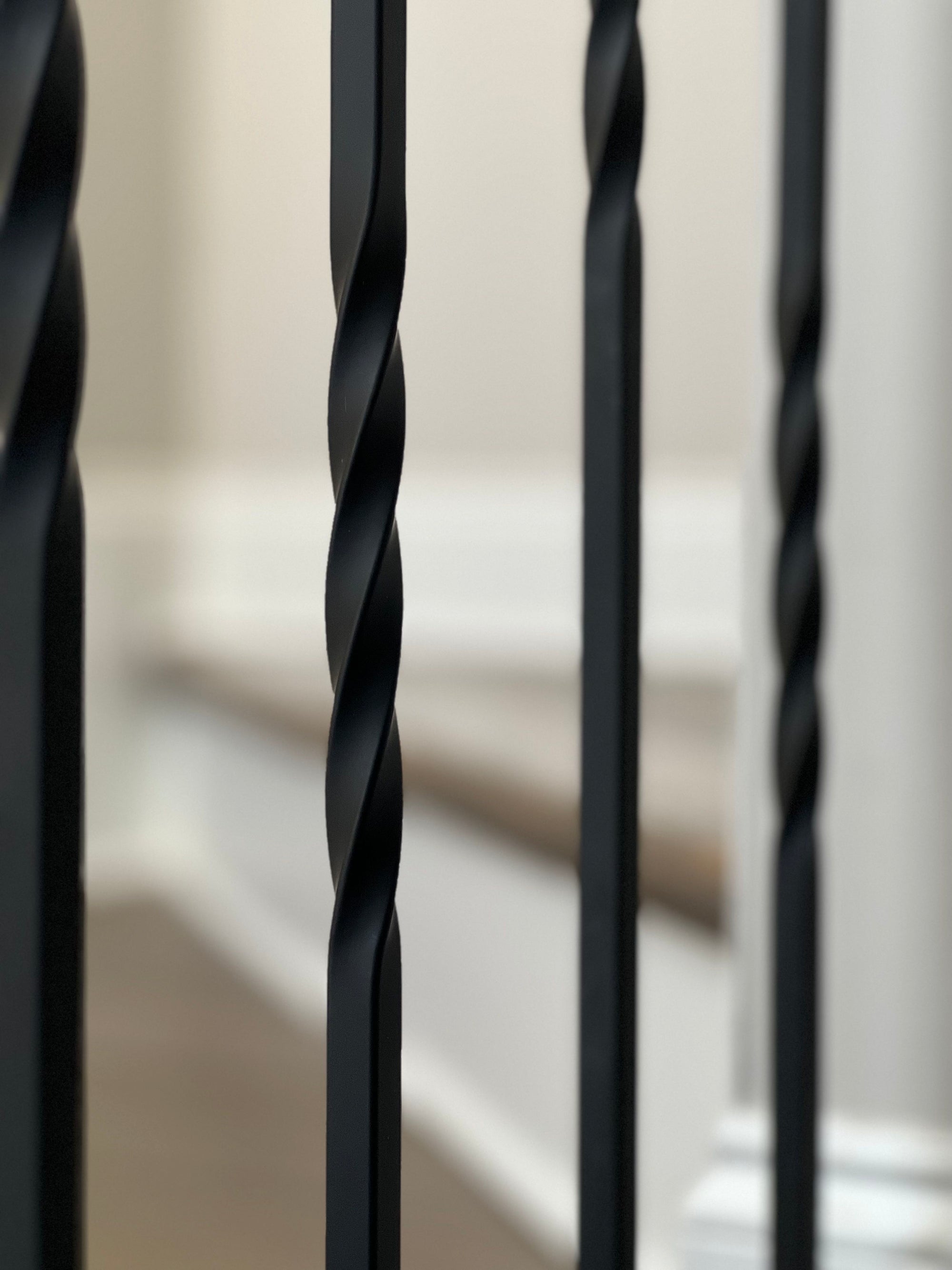 Single Twist Iron Baluster image 4